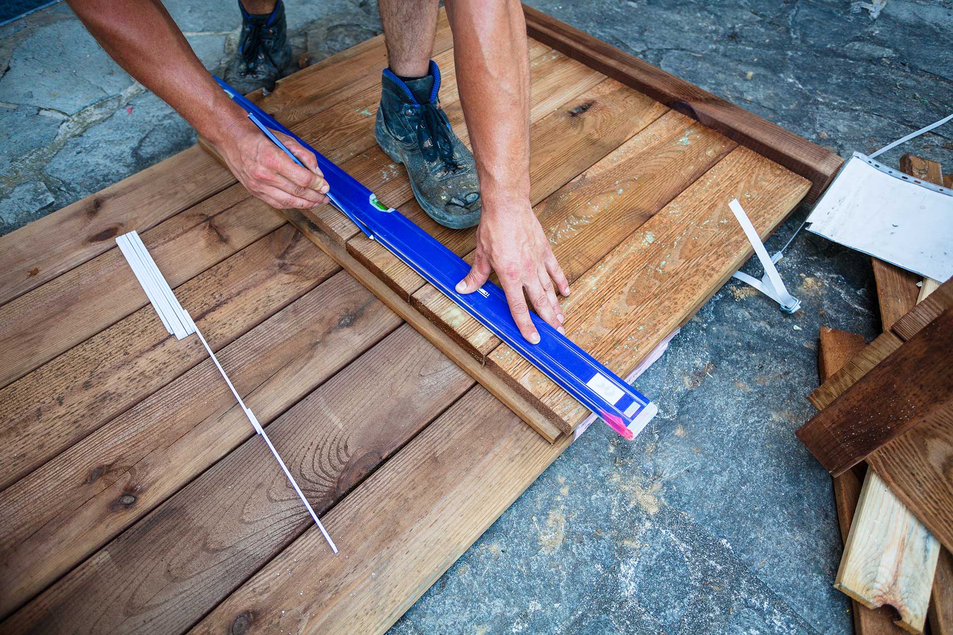 low-section-carpenter-making-furniture low-section-carpenter-making-furniture